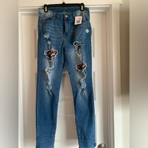 Super cute denim jeans skinny distressed with leopard accents